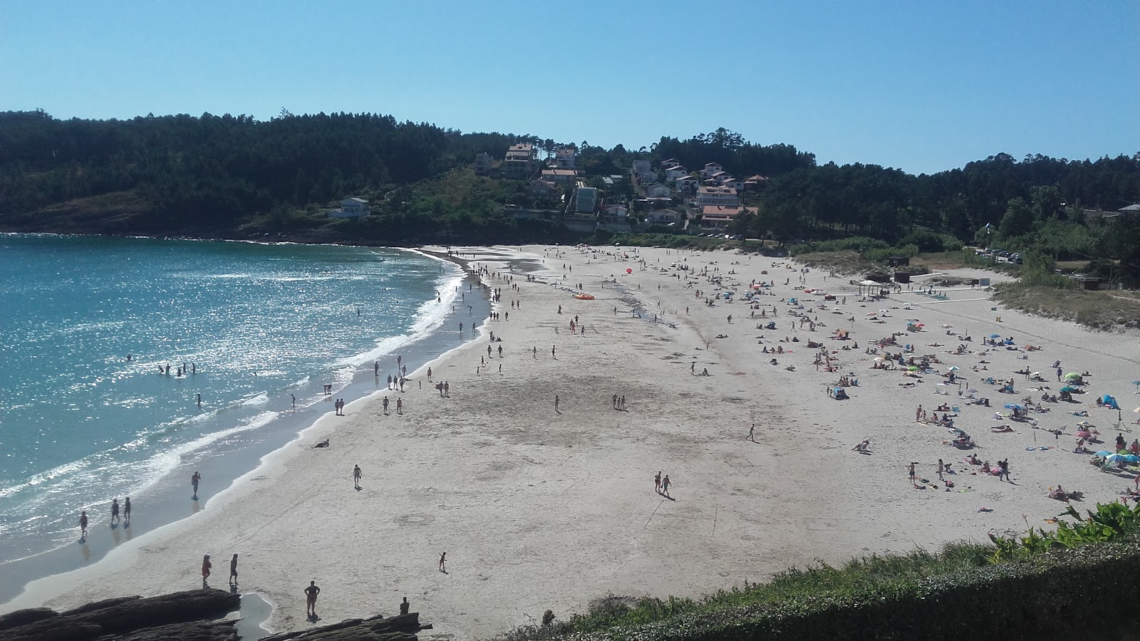 Fotografie cu Canelas beach cu nivelul de curățenie înalt