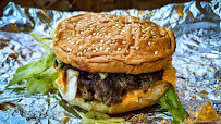 Cheeseburger du Restaurant de hamburgers Five Guys Franconville - n°4