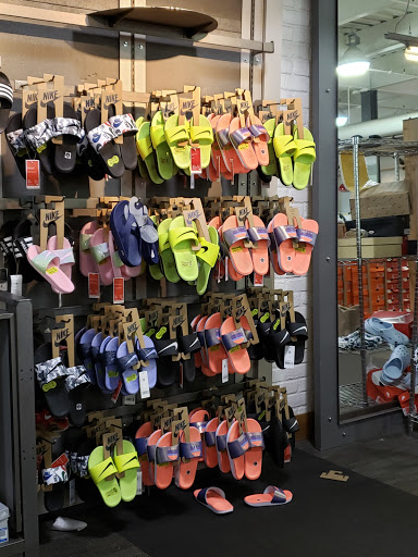 Shoe Store «DSW Designer Shoe Warehouse», reviews and photos, 60 NJ-17, Paramus, NJ 07652, USA