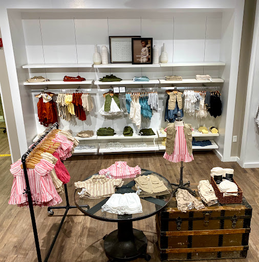 Clothing Store «Banana Republic», reviews and photos, 454 Evergreen Ct, Central Valley, NY 10917, USA