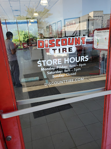 Tire Shop «Discount Tire Store - Indianapolis, IN», reviews and photos, 8302 N Michigan Rd, Indianapolis, IN 46268, USA