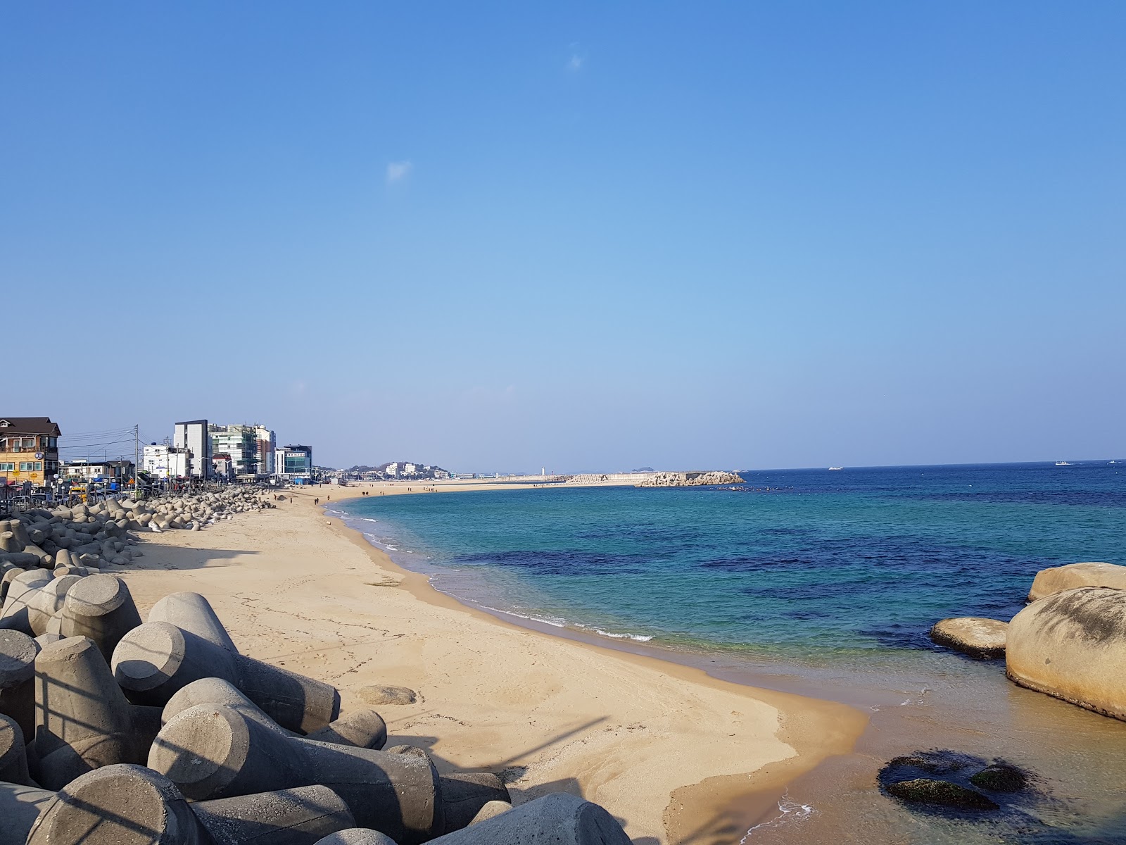 Fotografija Lighthouse Beach z turkizna čista voda površino