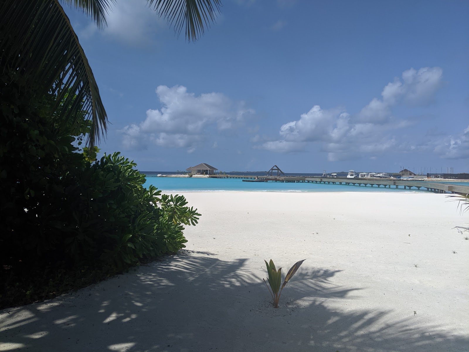 Fotografie cu Faarufushi Resort island - locul popular printre cunoscătorii de relaxare