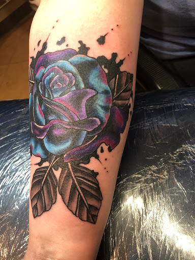 Tattoo Shop «Cross Roads Tattoo and Piercing», reviews and photos, 2070 Texas Ave, Bridge City, TX 77611, USA