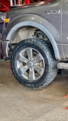 Tire Shop «Discount Tire Store - Tigard, OR», reviews and photos, 11462 SW Pacific Hwy, Tigard, OR 97223, USA