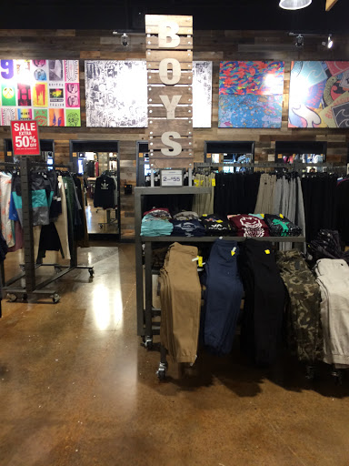 Clothing Store «Tillys», reviews and photos, 343 N Alafaya Trail, Orlando, FL 32828, USA