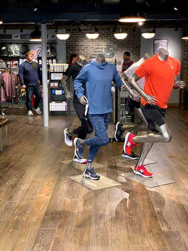 Shoe Store «New Balance Bellevue», reviews and photos, 823 Bellevue Way NE #100, Bellevue, WA 98004, USA
