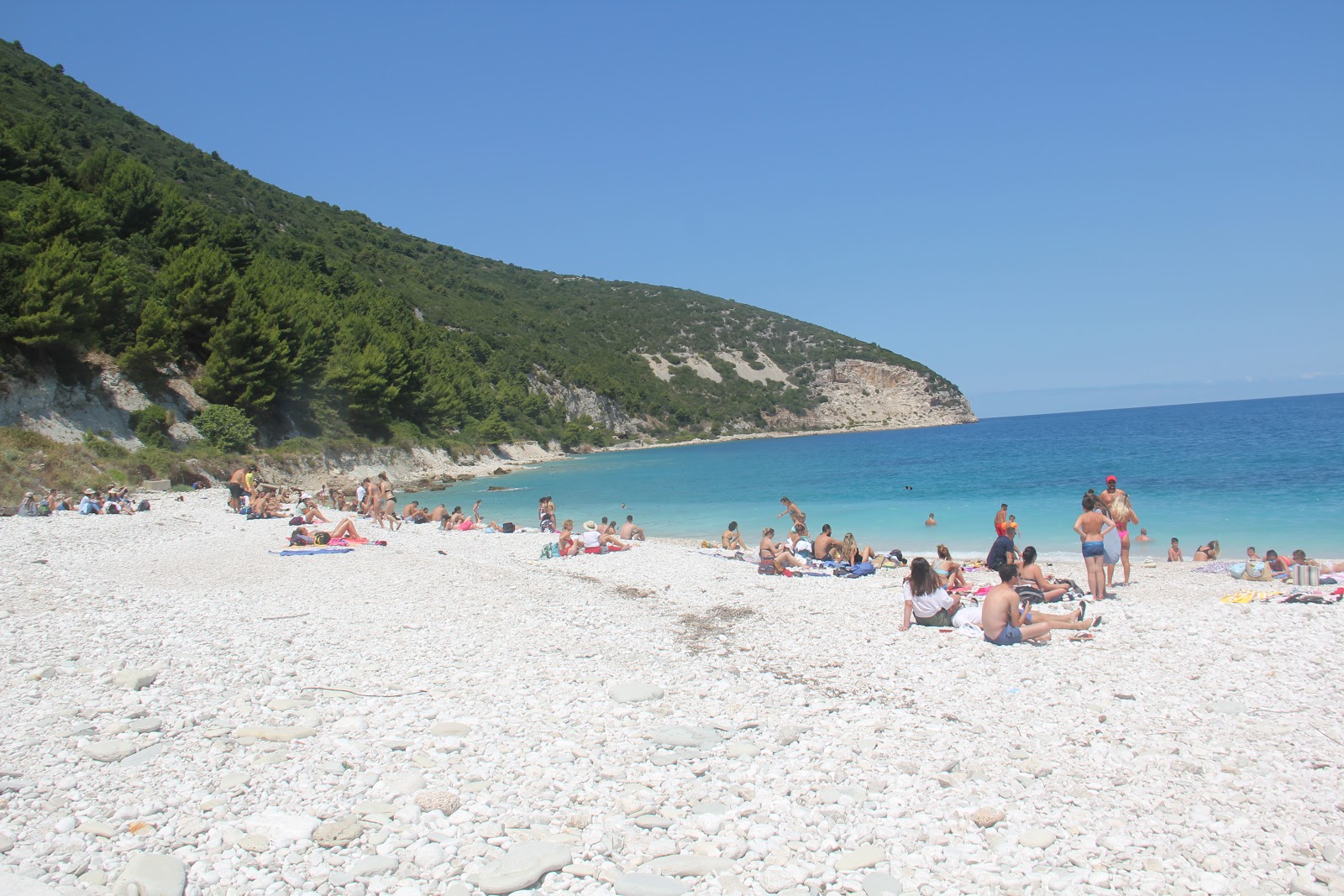 Foto van Sazan beach wilde omgeving