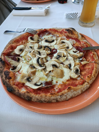 Ristorante Pizzeria Le Quattro Rose in San Felice sul Panaro, Provincia di Modena