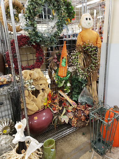 Thrift Store «Goodwill Store & Donation Center», reviews and photos, 1551 N Dryden Ave, Arlington Heights, IL 60004, USA