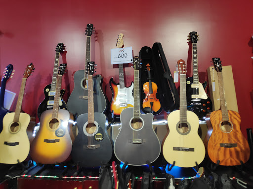 ליעד נגינה - guitar Box דוכן הגיטרות והכלי נגינה הזולים בארץ , סינמה סיטי ראשל
