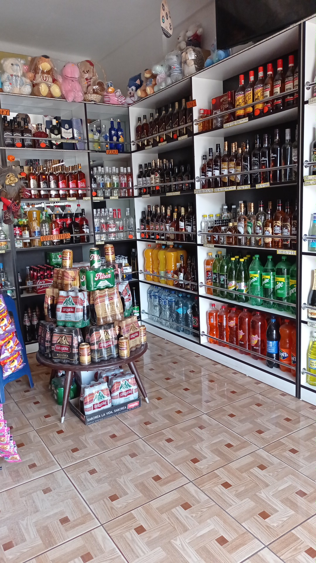 Minimarket licorería EL CATADOR