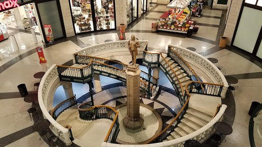 Shopping Mall «The Shops of Grand Avenue», reviews and photos, 275 W Wisconsin Ave, Milwaukee, WI 53203, USA