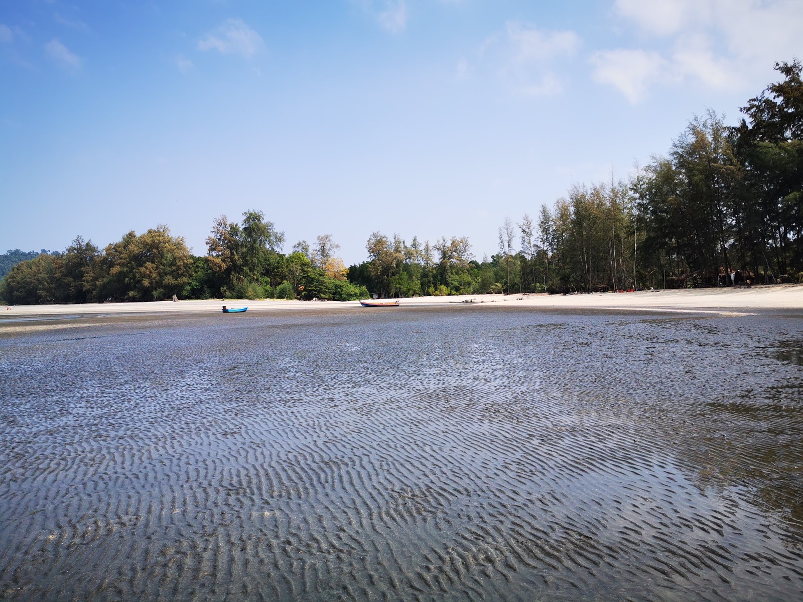 Foto de Om Tao Beach - lugar popular entre os apreciadores de relaxamento