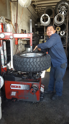 RULAS TIRES image