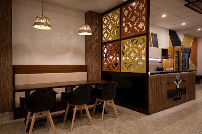 Mantos Chicken Bar