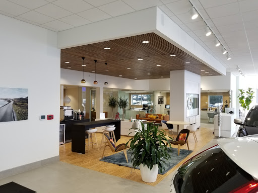 Car Dealer «LaFontaine Volvo Cars of Farmington Hills», reviews and photos, 24730 Haggerty Rd, Farmington Hills, MI 48335, USA
