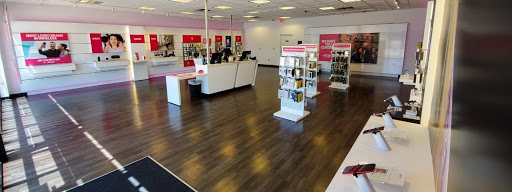 Cell Phone Store «T-Mobile», reviews and photos, 2330 W Happy Valley Rd, Phoenix, AZ 85085, USA