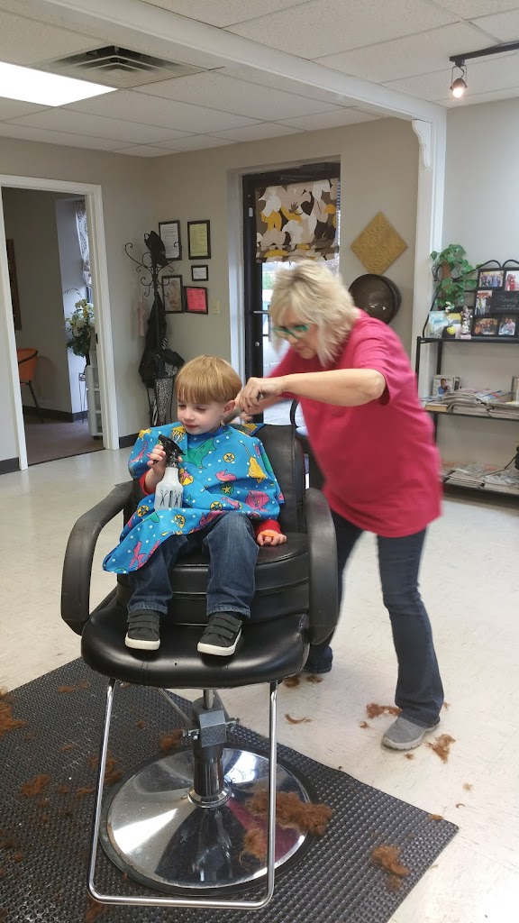 Salon at 703 30125