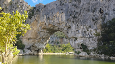 Canoe-ardeche à Vallon-Pont-d'Arc