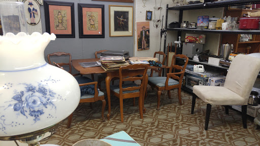 Thrift Store «Robins Roost Thrift Store», reviews and photos, 283 S 2nd St, Independence, OR 97351, USA