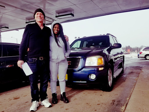 Car Wash «Credit Approval Auto Group Inc», reviews and photos, 639 N Independence Blvd, Romeoville, IL 60446, USA