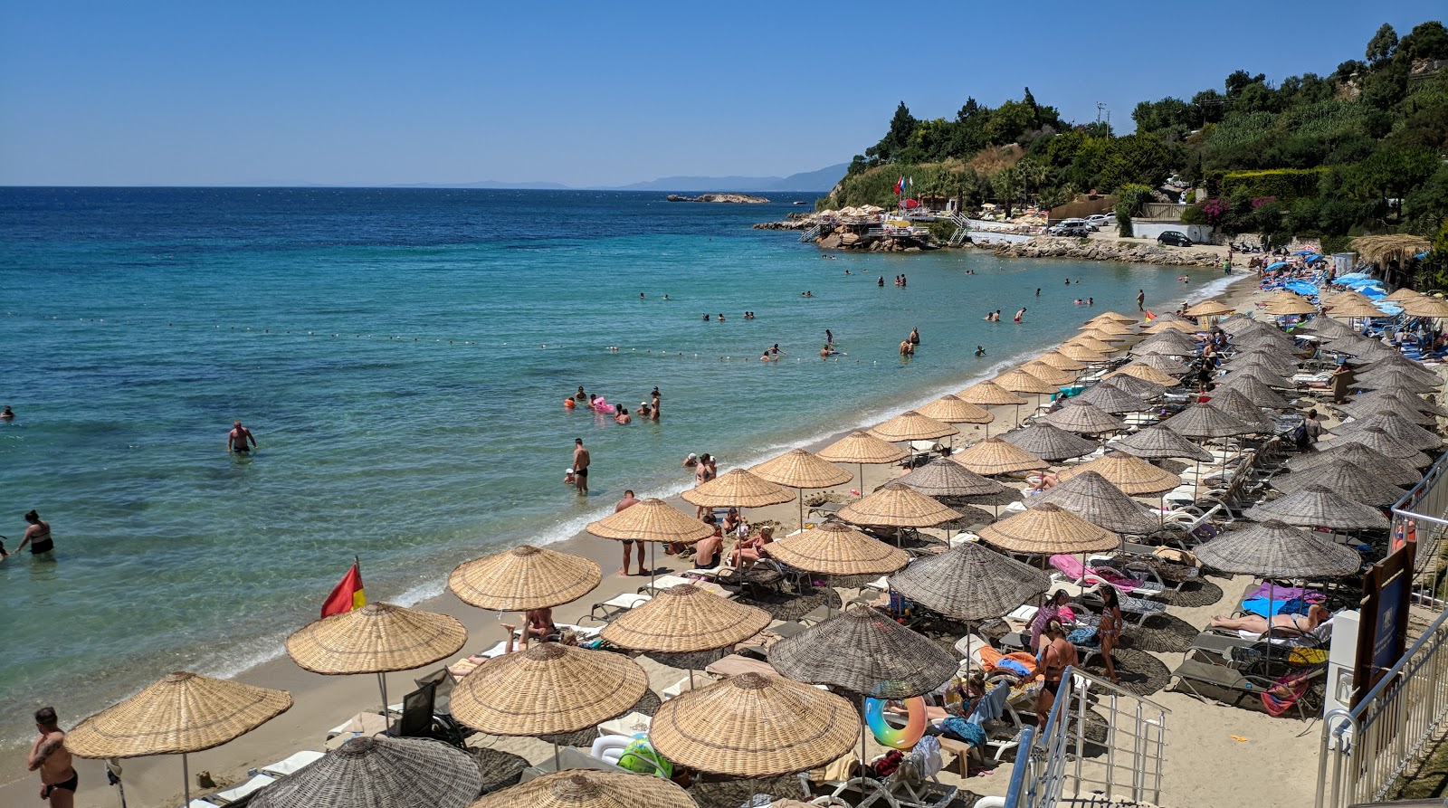 Foto di Spiaggia del caffè Paradiso con una superficie del acqua cristallina