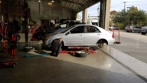 Tire Shop «Discount Tire Store - McKinney, TX», reviews and photos, 2751 S Central Expy, McKinney, TX 75070, USA