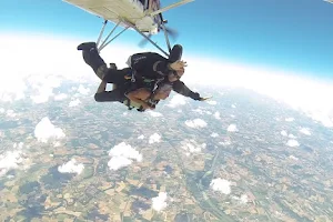 Saut en parachute Cazères 31 - Parachutisme occitan image