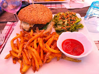 Hamburger végétarien du Restaurant français Le Comptoir Des Géants - Restaurant - Bar - Epicerie à Saint-Maurice-en-Trièves - n°5
