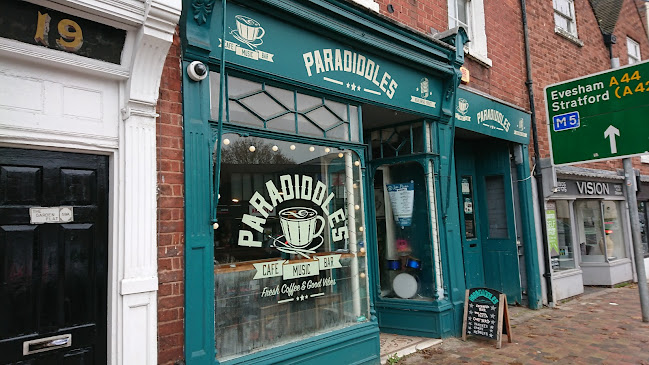 Paradiddles Café Music Bar - Pub