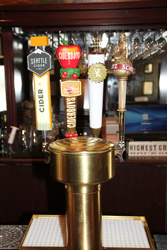 Bowling Alley «Southport Lanes & Billiards», reviews and photos, 3325 N Southport Ave, Chicago, IL 60657, USA