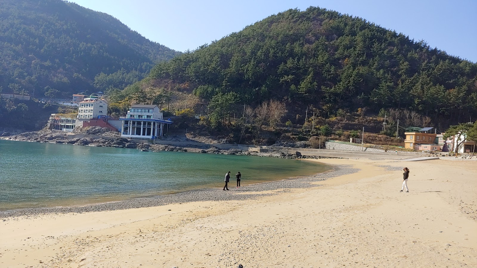 Foto von Bangjukpo Beach mit beiger sand Oberfläche