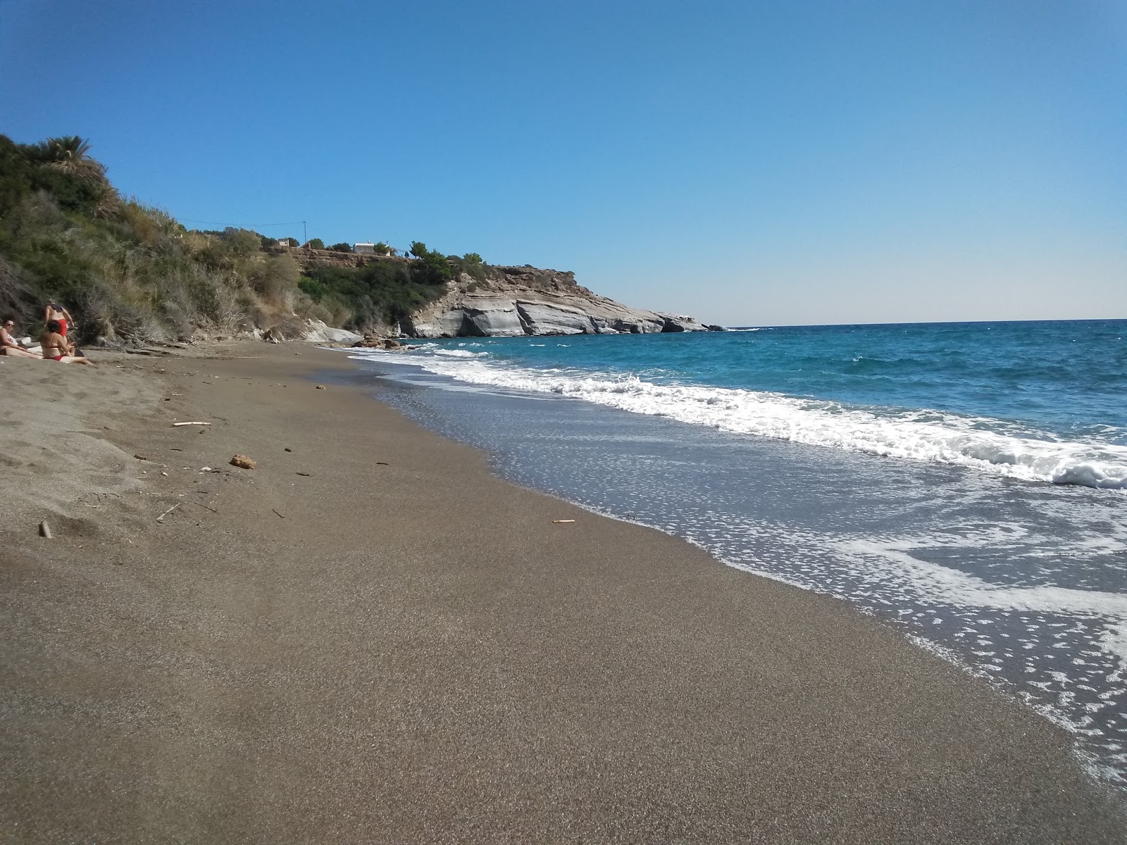 Foto von Livadi beach mit türkisfarbenes wasser Oberfläche