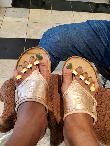 Shopping Mall «Rockside Corners Shopping Center», reviews and photos, 6901 Rockside Rd, Independence, OH 44131, USA