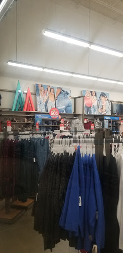 Clothing Store «Old Navy», reviews and photos, 141 Tuckahoe Rd, Sewell, NJ 08080, USA