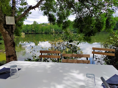 La Guinguette au bord de l'eau à Val d'Oingt