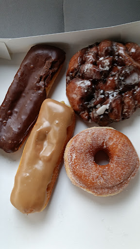 Donut Shop «Donut Land», reviews and photos, 19350 SW Boones Ferry Rd, Tualatin, OR 97062, USA