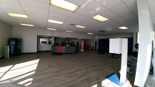 Tire Shop «Firestone Complete Auto Care», reviews and photos, 401 E Broadway, Louisville, KY 40202, USA