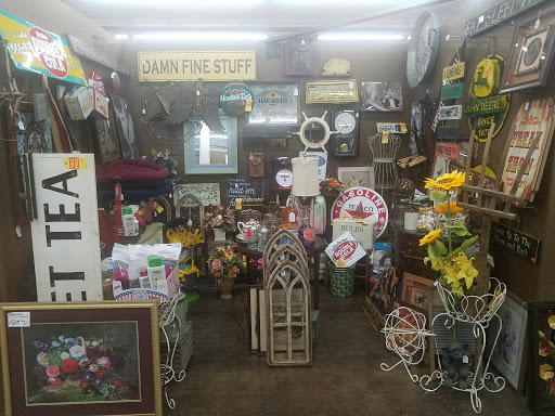 Outlet Mall «Finders Keepers Traders Outlet Mall», reviews and photos, 740-784 Chelsa Dr, Madisonville, KY 42431, USA