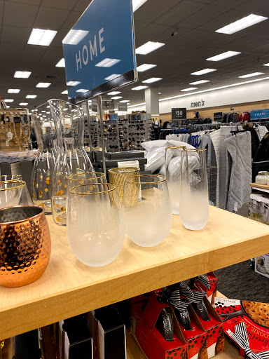 Department Store «Nordstrom Rack The Gallery At Westbury Plaza», reviews and photos, 1040 Old Country Rd, Garden City, NY 11530, USA