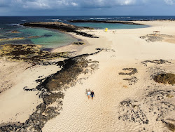Foto de Praia de Cotillo com linha costeira longa e reta