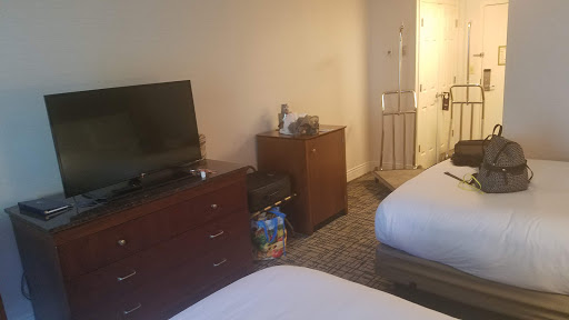 Hotel «DoubleTree by Hilton Hotel Syracuse», reviews and photos, 6301 NY-298, East Syracuse, NY 13057, USA