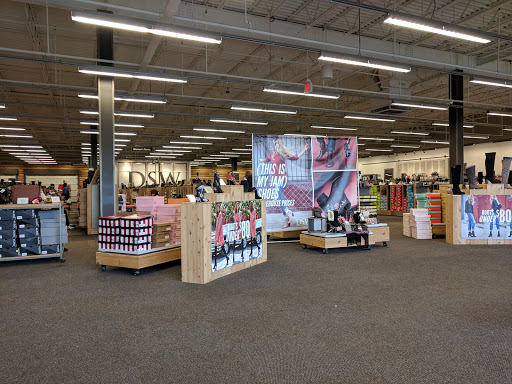 Shoe Store «DSW Designer Shoe Warehouse», reviews and photos, 6971 Grand Ave, Gurnee, IL 60031, USA