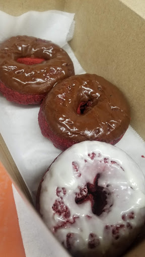 Donut Shop «Donut Hut», reviews and photos, 2025 W Magnolia Blvd, Burbank, CA 91506, USA