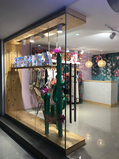 Stores to buy women's kimonos Santa Cruz