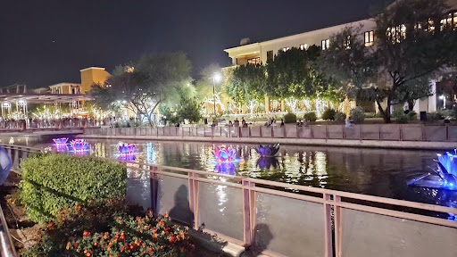 Shopping Mall «Scottsdale Waterfront», reviews and photos, 7135 E Camelback Rd #165, Scottsdale, AZ 85251, USA