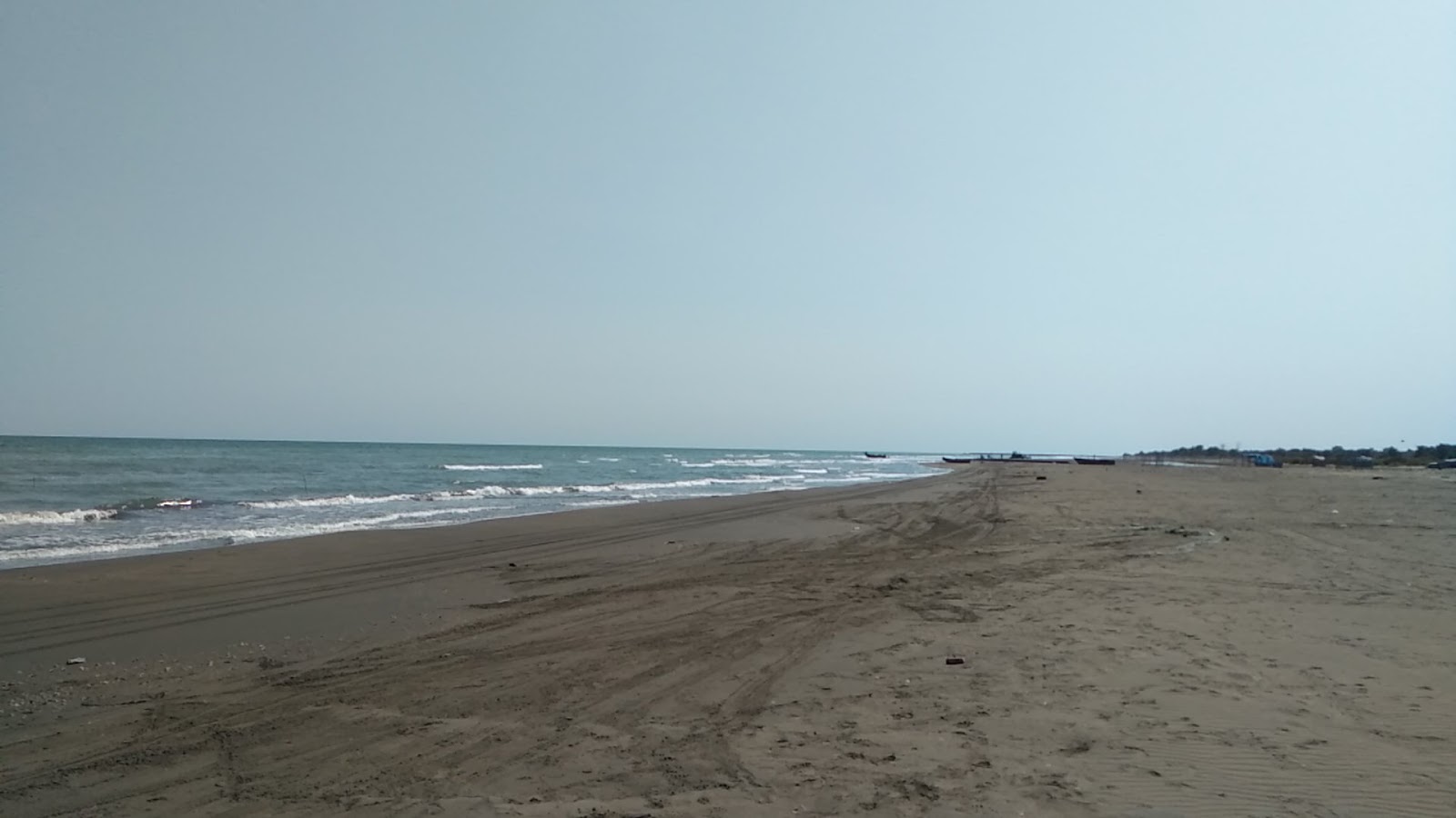 Valokuva Plazh Muhtadirista. sisältäen pitkä suora