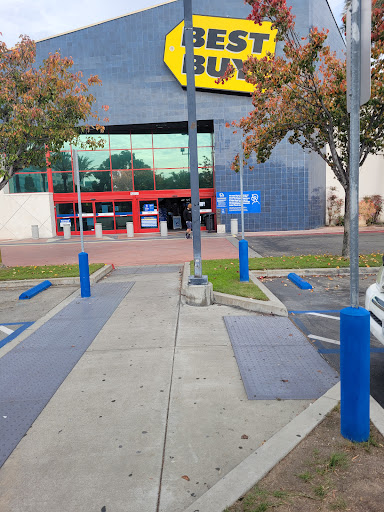 Electronics Store «Best Buy», reviews and photos, 12989 Park Plaza Dr, Cerritos, CA 90703, USA