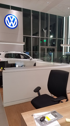 Volkswagen Dealer «Elgin Volkswagen», reviews and photos, 2630 Auto Mall Dr, Elgin, IL 60124, USA